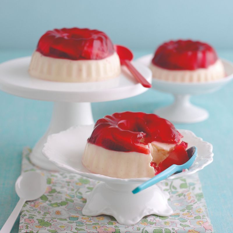 How To Make Tiered Strawberry Jelly And Custard