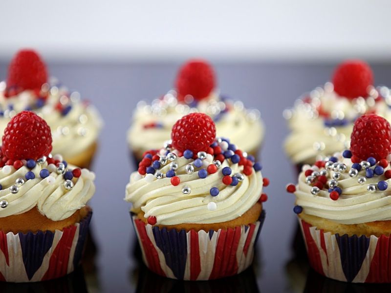 How To Make British Cupcakes (Simple 12-Cupcake Recipe)