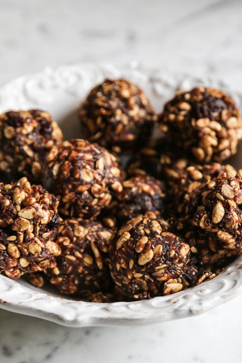 No-Bake Peanut Butter Cacao Energy Balls (Healthy + 10 Minutes)