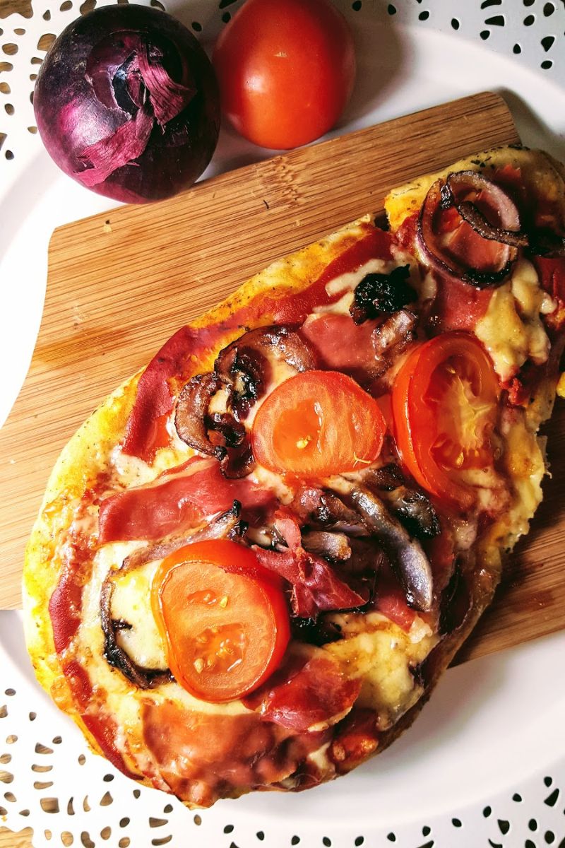 Prosciutto di Parma Ham, Fried Red Onion And Tomato Naan Bread Pizza
