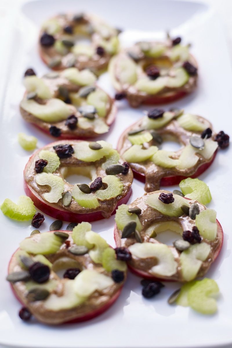 Easy Vegan Apple Snack With Peanut Butter (Healthy 5-Minute Recipe)