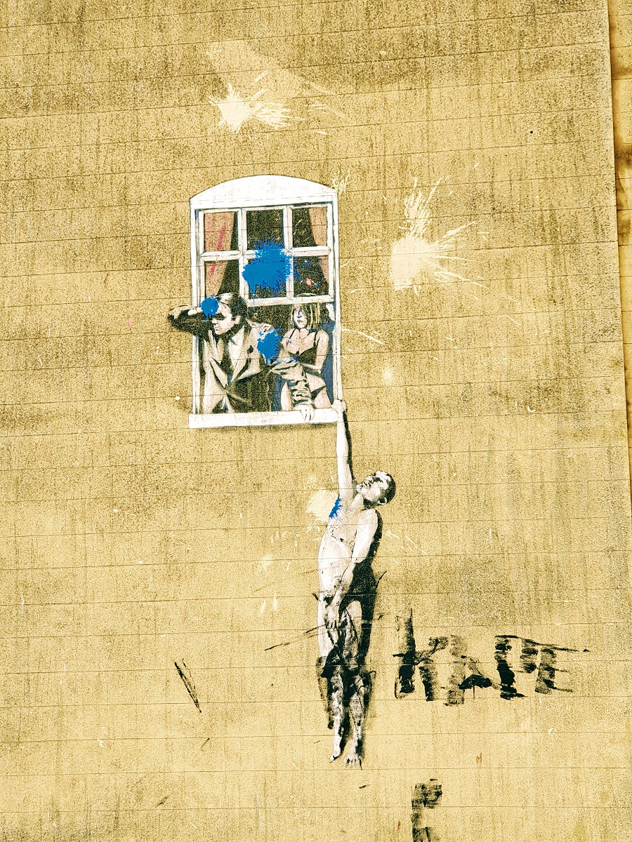 Banksy- Well Hung Lover.