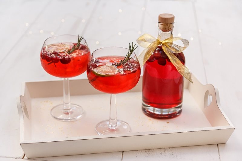 How To Make Cranberry Gin: Party Drinks
