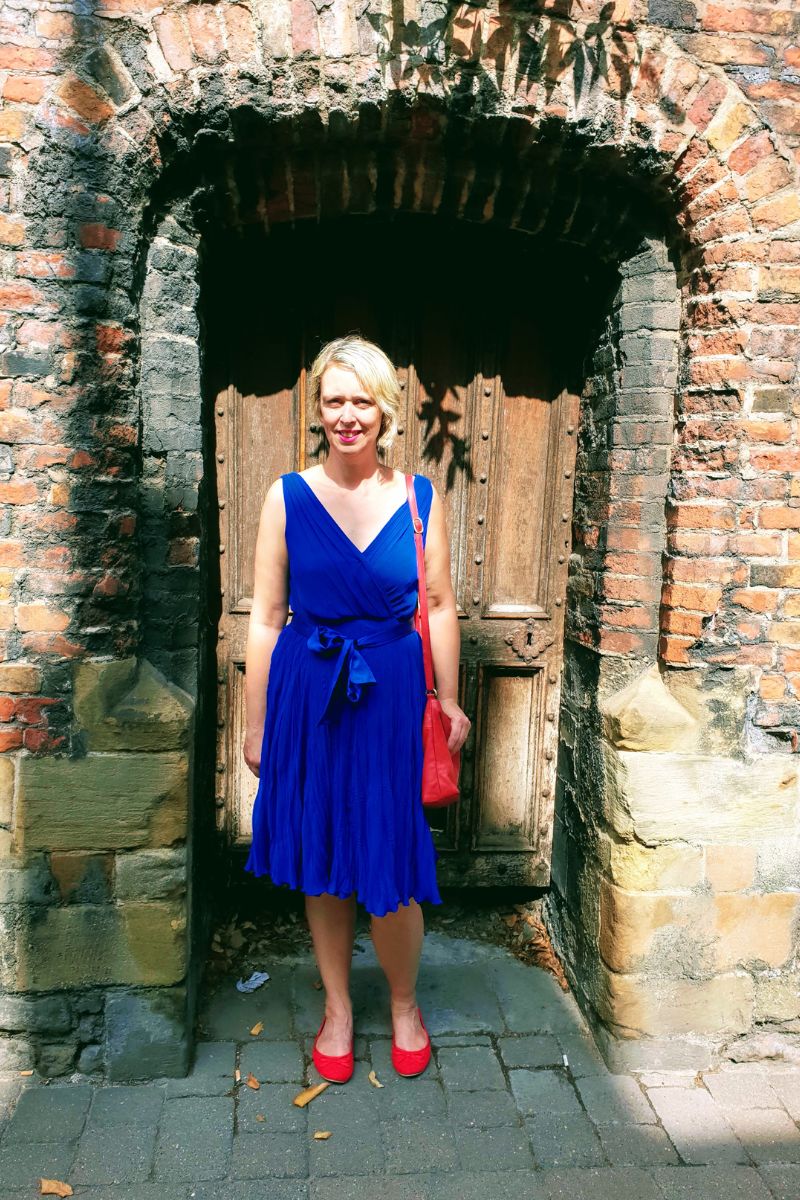 red dress with navy blue shoes Navy Dress Red Dress Yellow Shoes OutFit Vintage Blue Dress And Red 