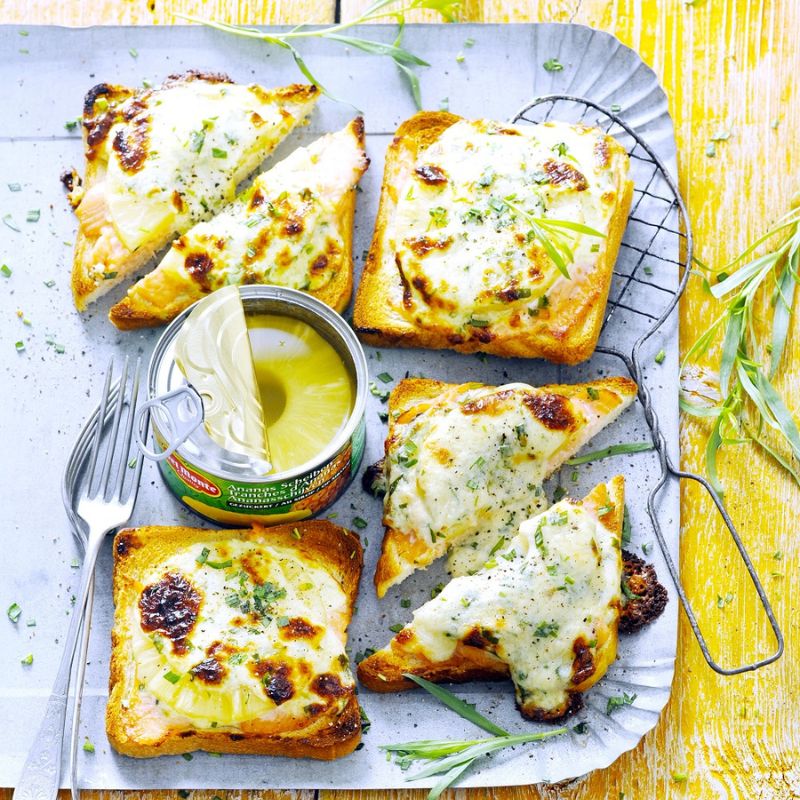 The Irresistible Magic Of Pineapple And Gorgonzola Toast